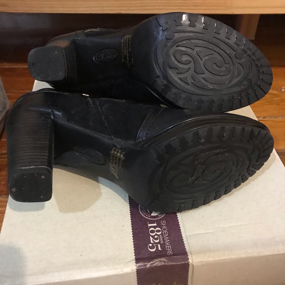 NIB Clarks Lida Dallas high heel booties - Picture 5 of 6